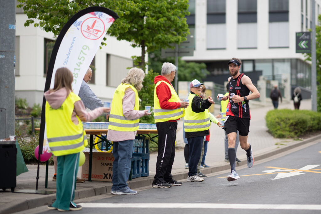 Helfer und Polizei sorgen für Sicherheit